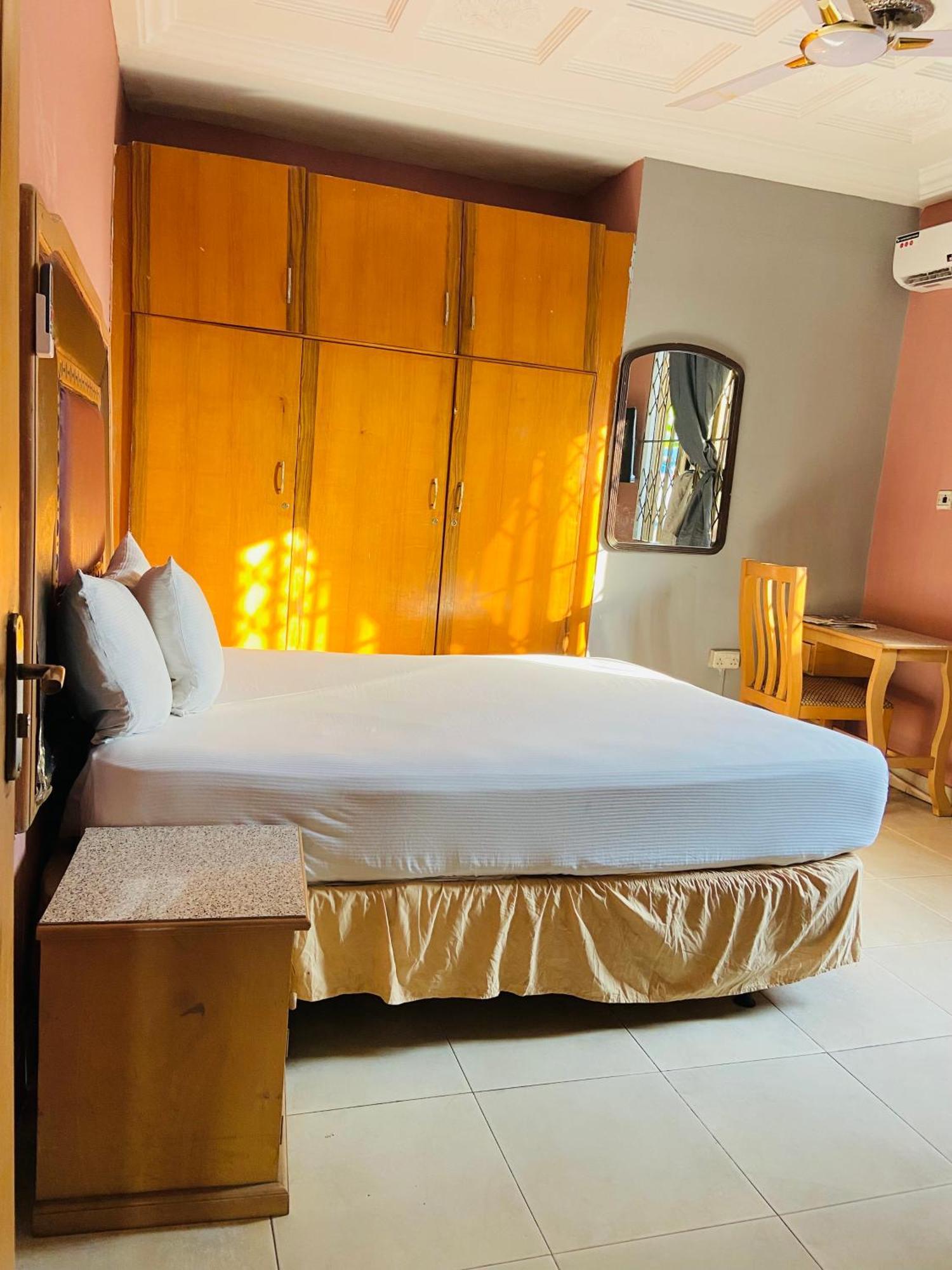Heavens Gate Hotel อักกรา ภายนอก รูปภาพ