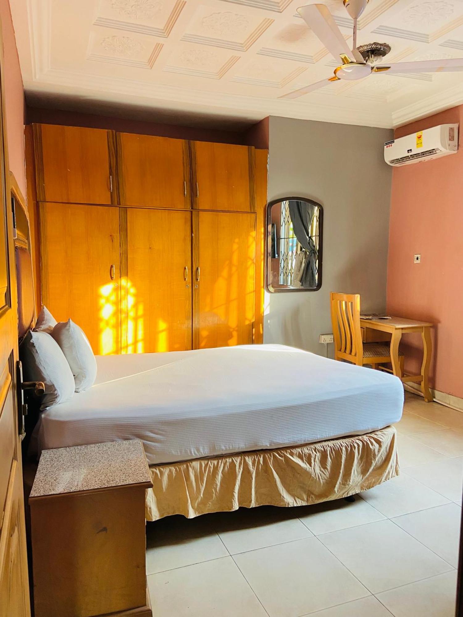 Heavens Gate Hotel อักกรา ภายนอก รูปภาพ